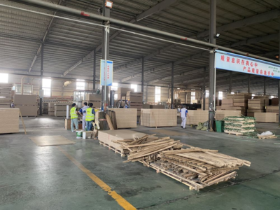 年產(chǎn)值超過700億元 曹縣莊寨鎮(zhèn)板材加工企業(yè)超過1000家